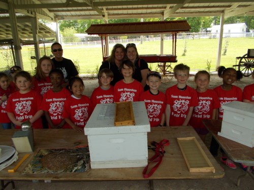 Sam Houston 2nd Graders Learn About Beekeeping from Wilson County Beekeepers