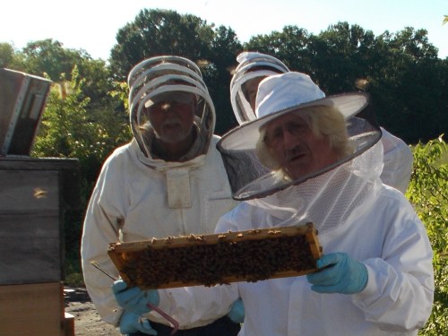 President Carey Mitchell gives Leadership to the Wilson County Beekeepers Association ... A Learning Experience!